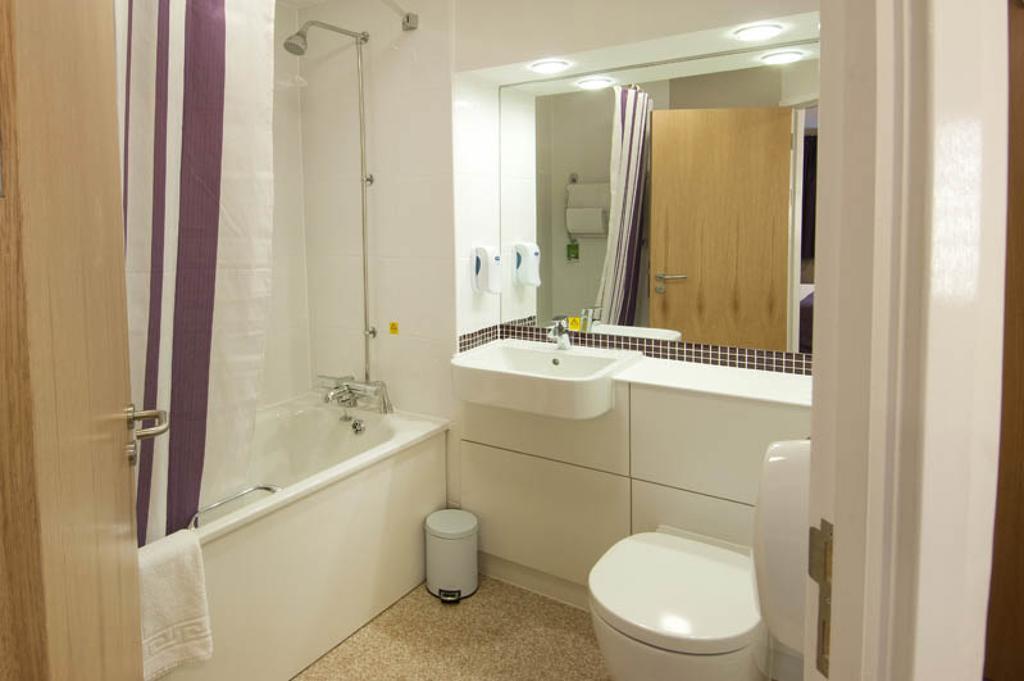 Premier Inn Ashford - Eureka Park Екстериор снимка