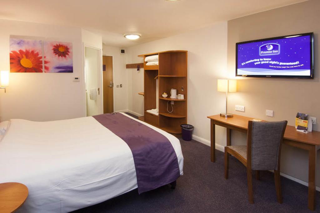 Premier Inn Ashford - Eureka Park Екстериор снимка