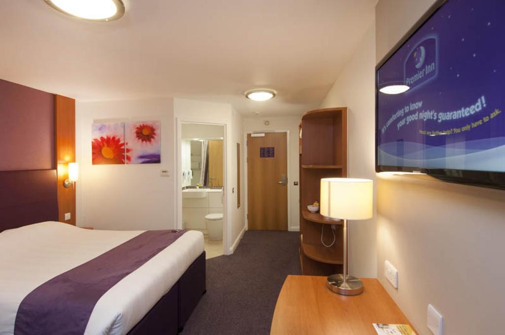 Premier Inn Ashford - Eureka Park Екстериор снимка