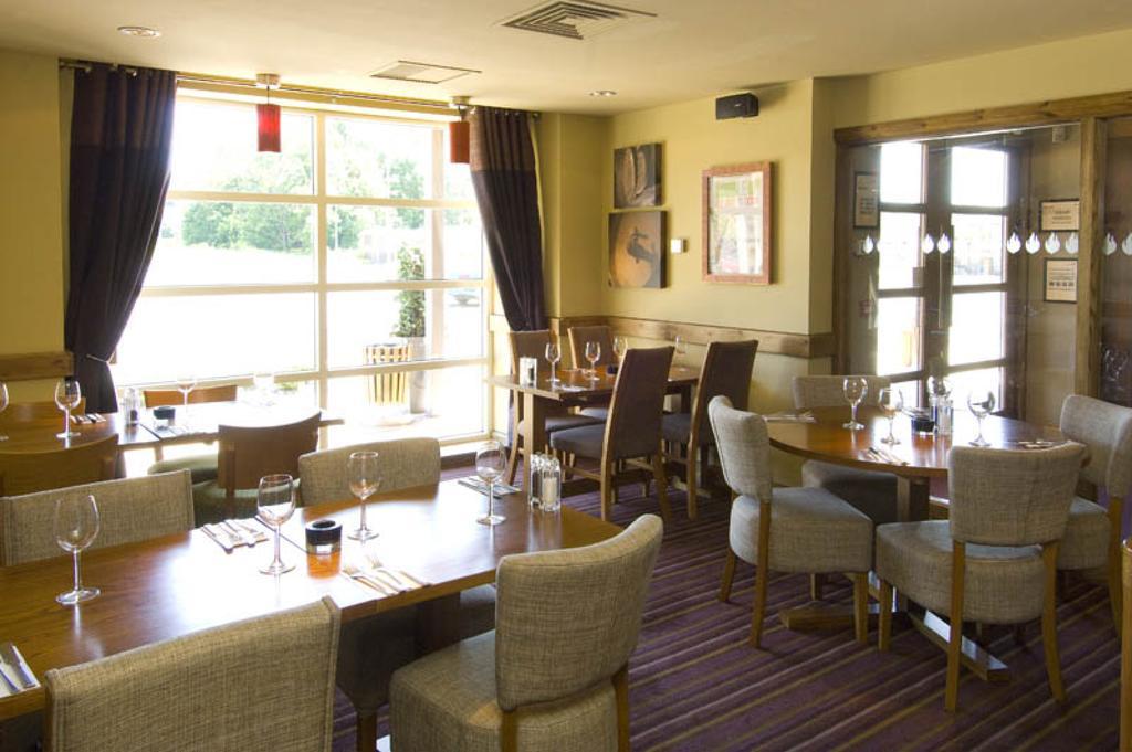 Premier Inn Ashford - Eureka Park Екстериор снимка