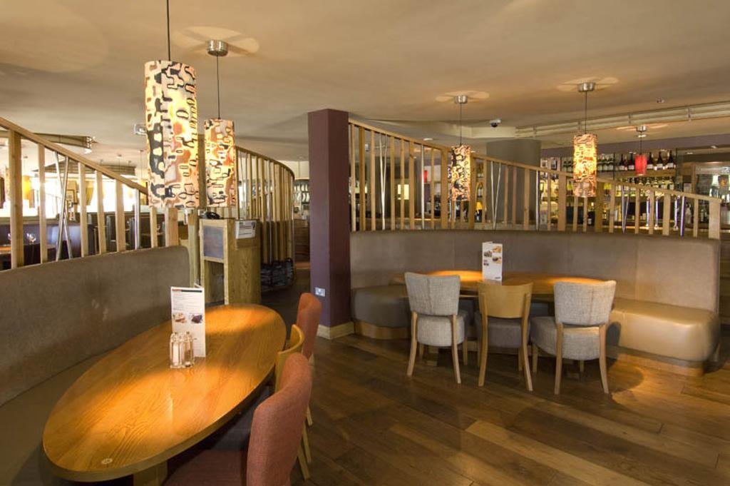 Premier Inn Ashford - Eureka Park Екстериор снимка