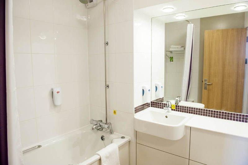 Premier Inn Ashford - Eureka Park Екстериор снимка