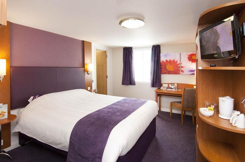 Premier Inn Ashford - Eureka Park Екстериор снимка