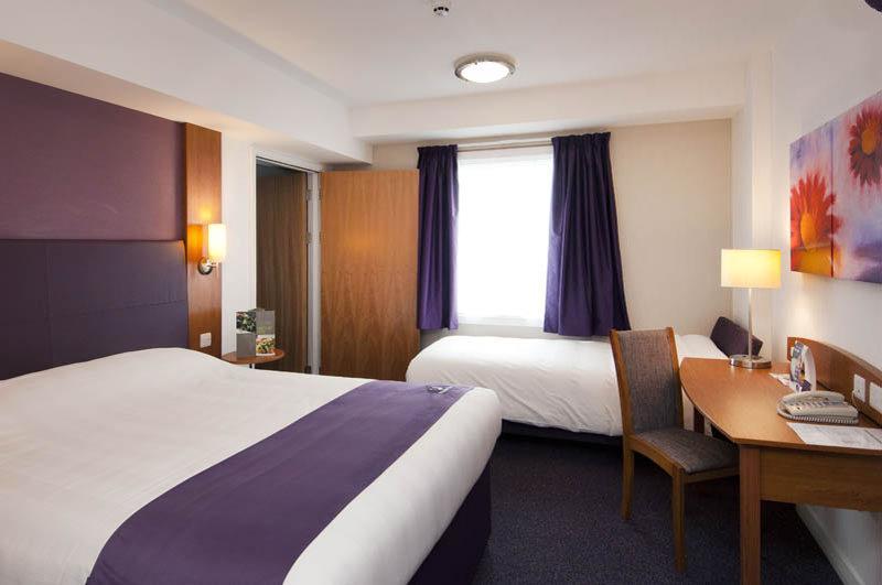 Premier Inn Ashford - Eureka Park Екстериор снимка