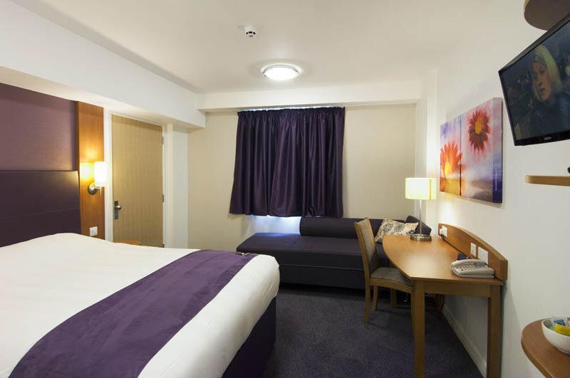 Premier Inn Ashford - Eureka Park Екстериор снимка